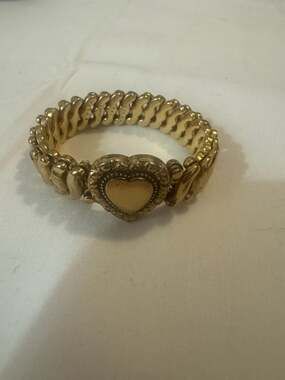 Vintage The D.E.B. Co. Carmen Gold Tone Heart Locket Expansion Bracelet